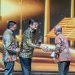 Direktur Utama Harita Nickel Roy Arman Arfandy bersama Komisaris Utama Harita Nickel Donald J Hermanus menerima Penghargaan Subroto 2025 dari Kementerian Energi dan Sumber Daya Mineral