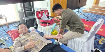 Kepala Perwakilan Bank Indonesia Malut, Dwi Putra Indrawan turut berpartisipasi dalam kegiatan rutin Donor Darah