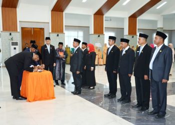 8 Pimpinan OPD Halsel Dilantik Bupati Bassam Kasuba