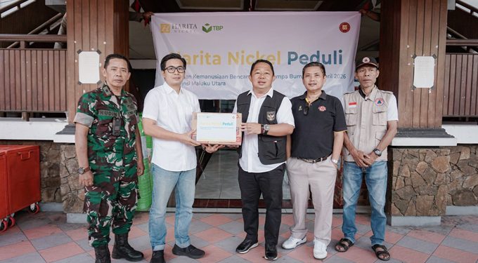 Serah terima bantuan kemanusiaan dari Harita Nickel melalui Posko Induk Bencana