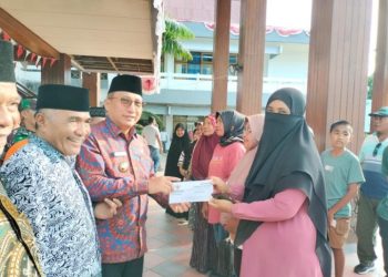 Walikota Ternate Serahkan Bantuan Korban Dampak Pasca Gempa