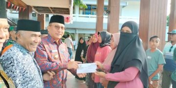 Walikota Ternate Serahkan Bantuan Korban Dampak Pasca Gempa